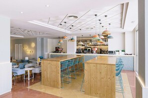 2 bars/lounges, poolside bar