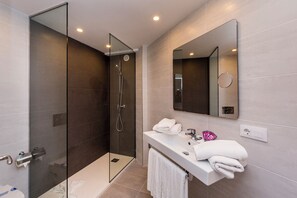 Shower, free toiletries, hair dryer, towels - Comitas Floramar (Ciutadella de Menorca)