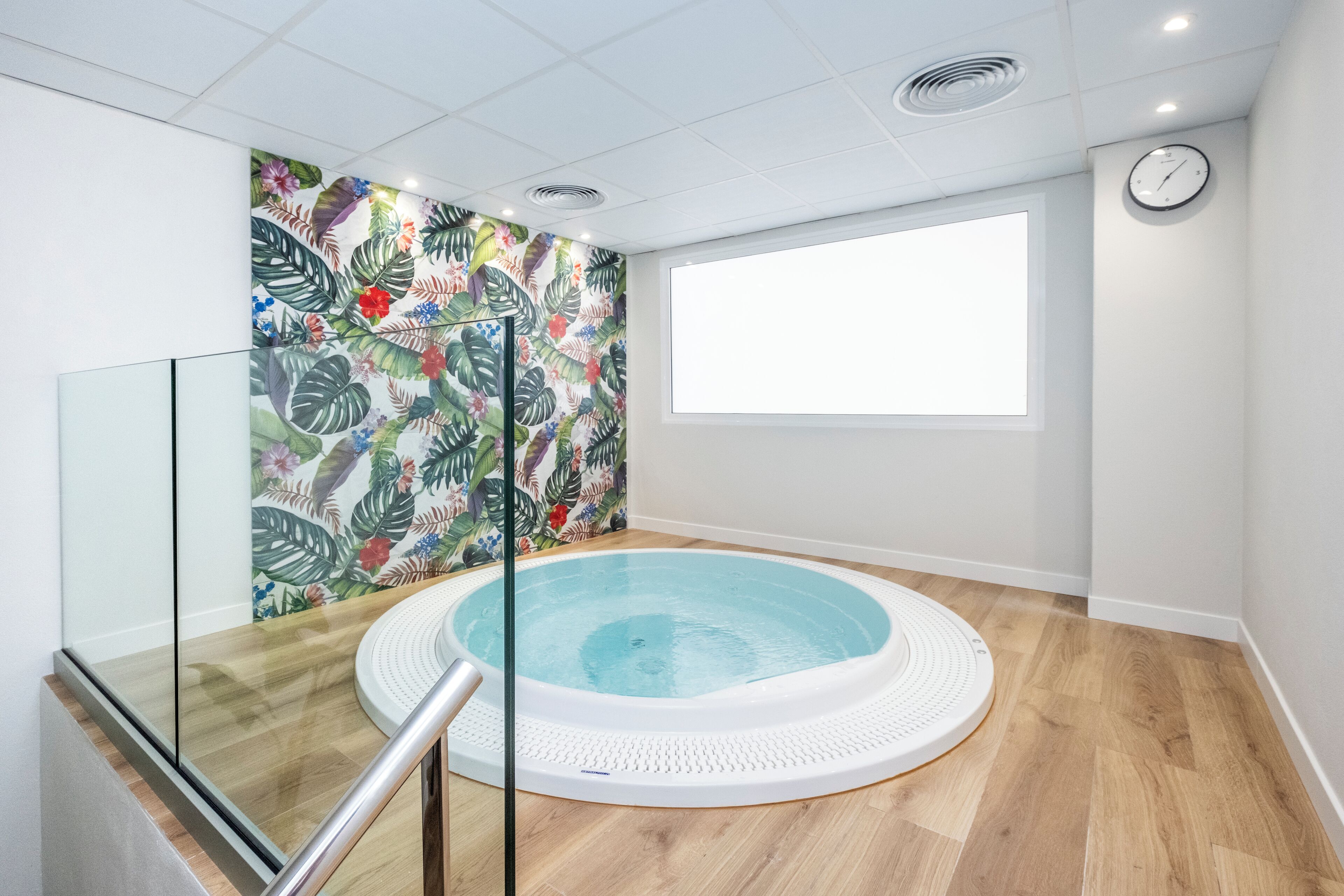Indoor spa tub