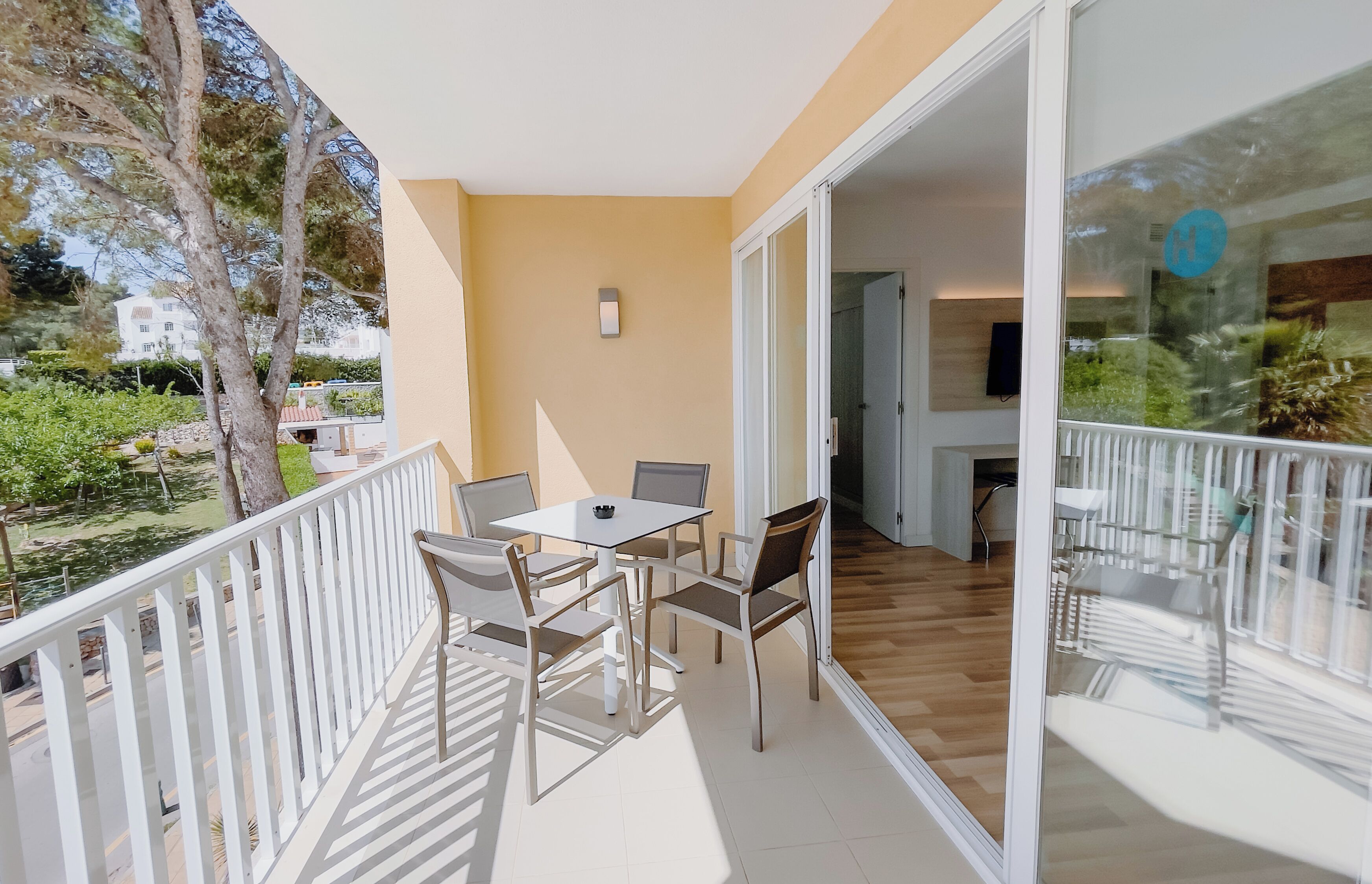 Surmatelas, coffres-forts dans les chambres, rideaux occultants