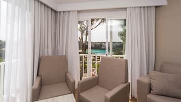 Pillowtop beds, in-room safe, blackout drapes, iron/ironing board