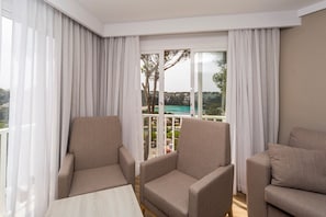 1 bedroom, pillowtop beds, in-room safe, blackout drapes