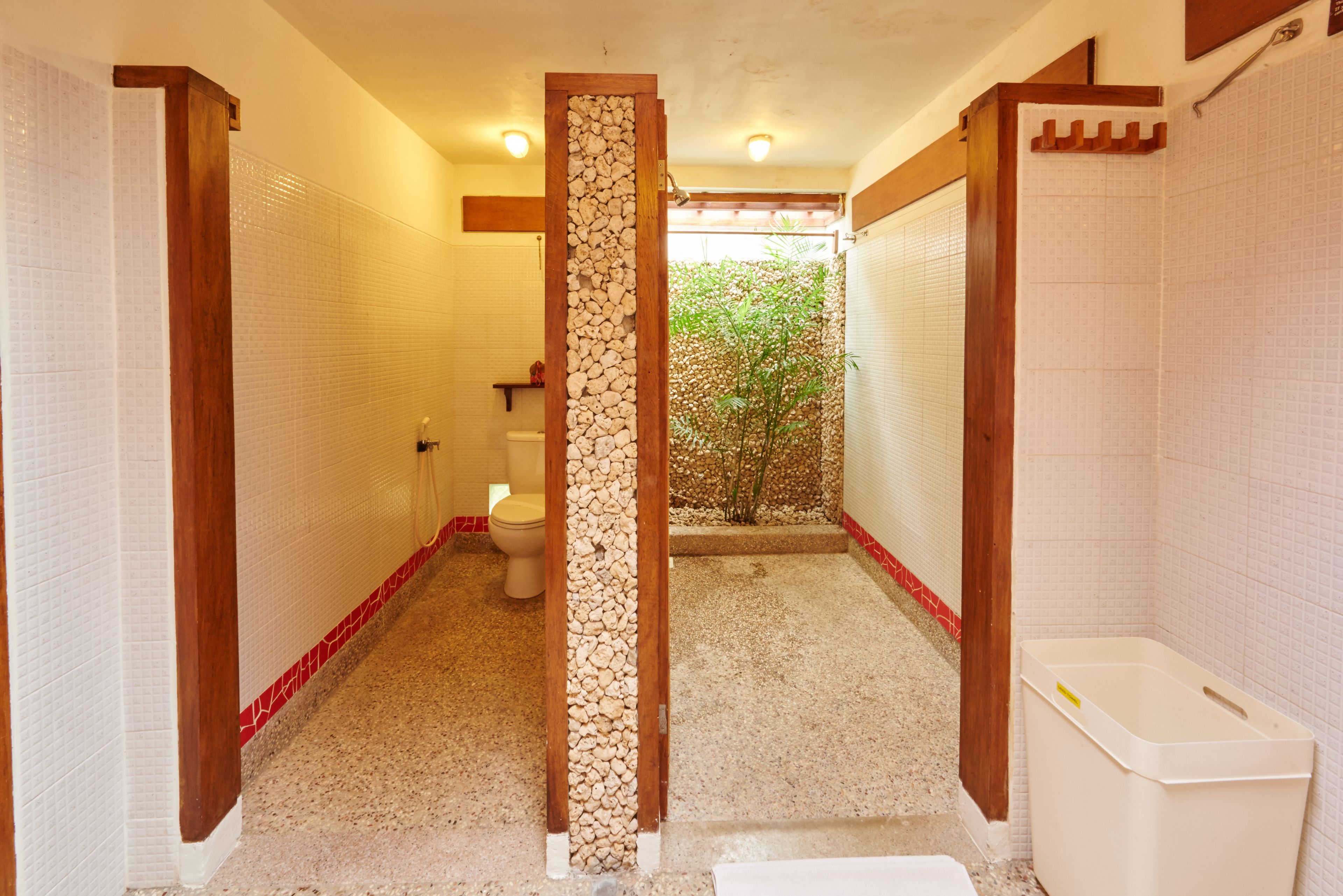 superior room, garden view | bathroom | free toiletries, hair dryer, bathrobes, slippers