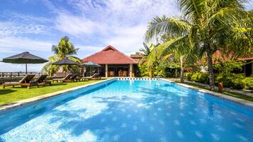 Kolam renang outdoor