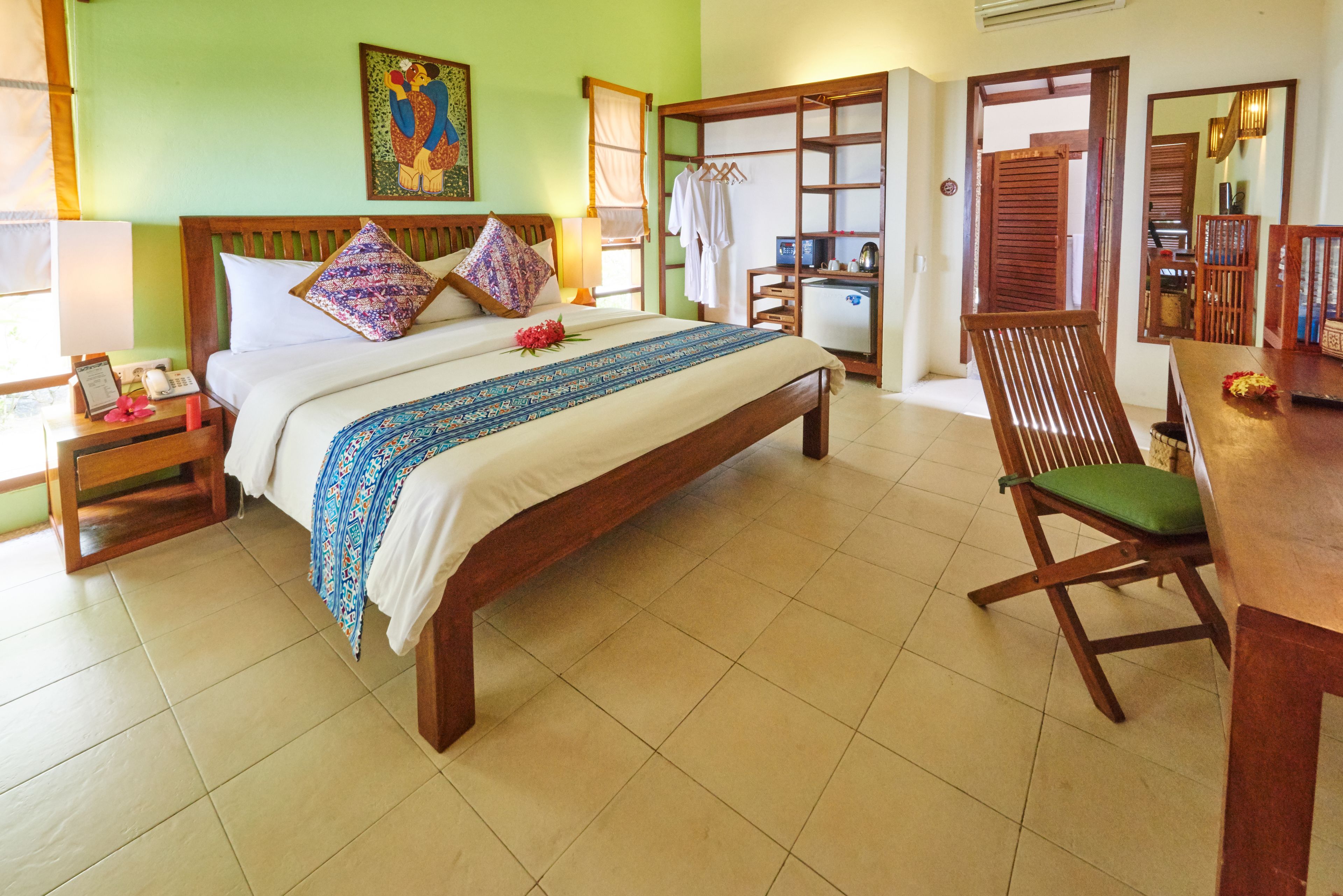 deluxe room, sea view | 1 bedroom, premium bedding, minibar, in-room safe
