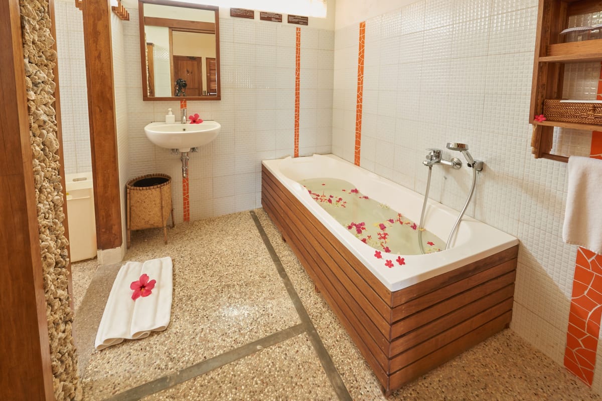 deluxe room, sea view | 1 bedroom, premium bedding, minibar, in-room safe