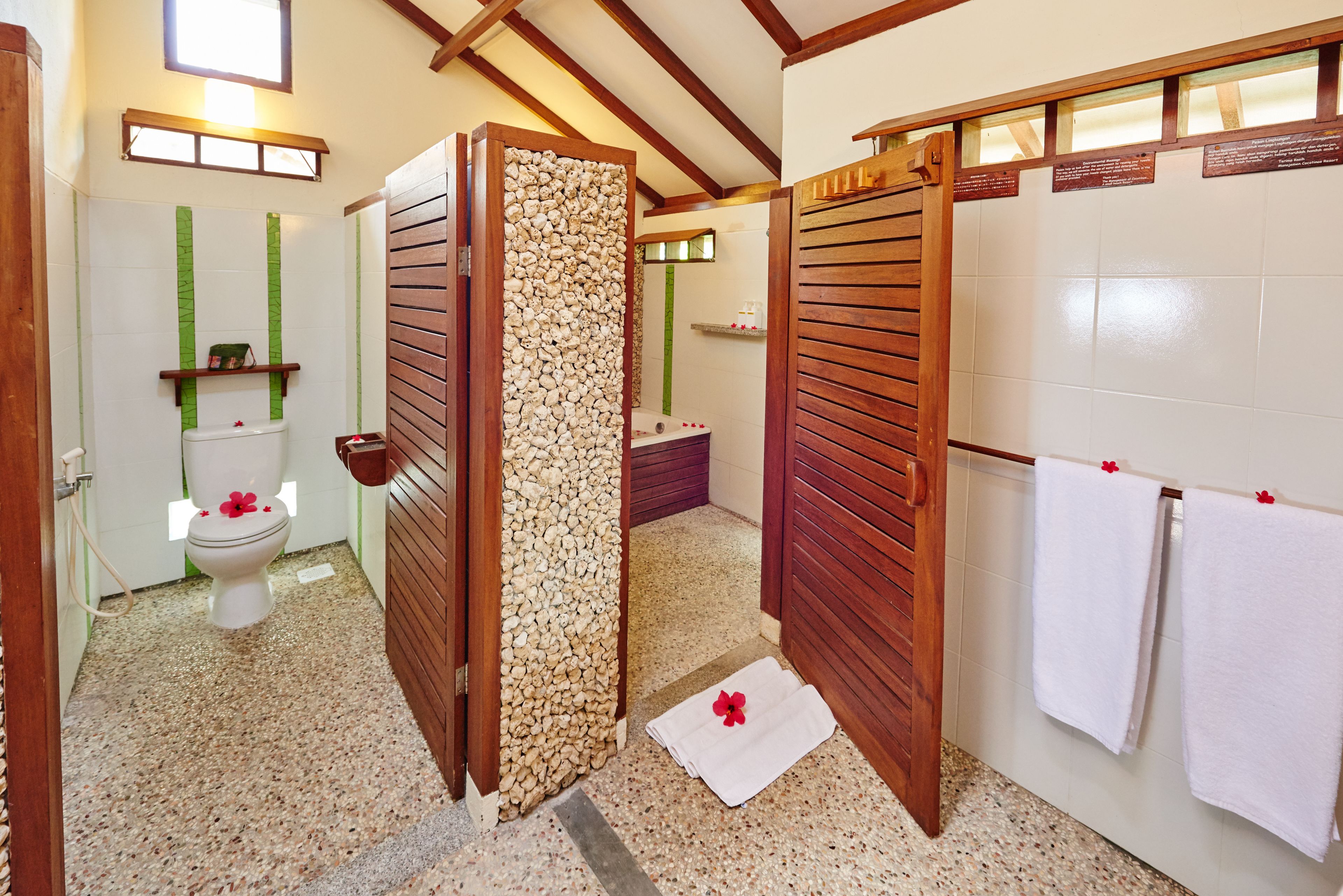 deluxe room, sea view | bathroom | free toiletries, hair dryer, bathrobes, slippers