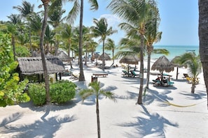 Private beach, sun-loungers, beach towels, beach massages - Amaite Hotel And Spa (Isla Holbox)