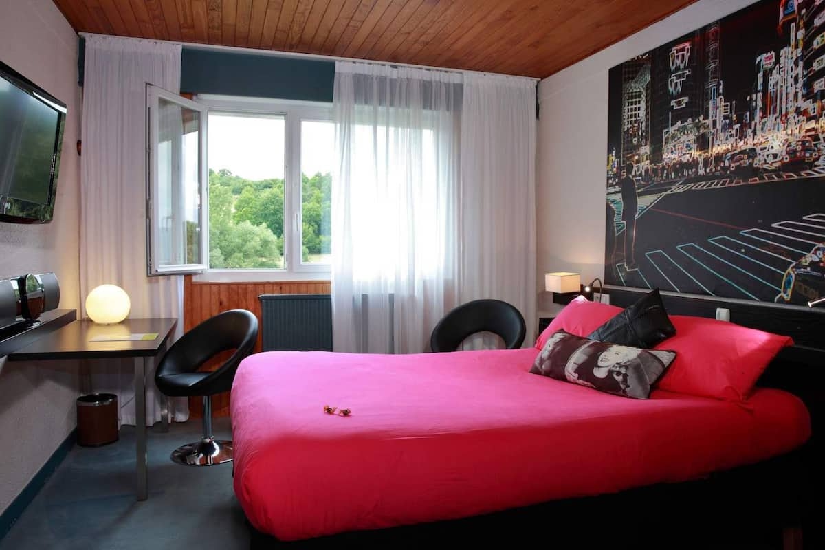 Habitación doble | Caja de seguridad en la habitación, escritorio y insonorización
