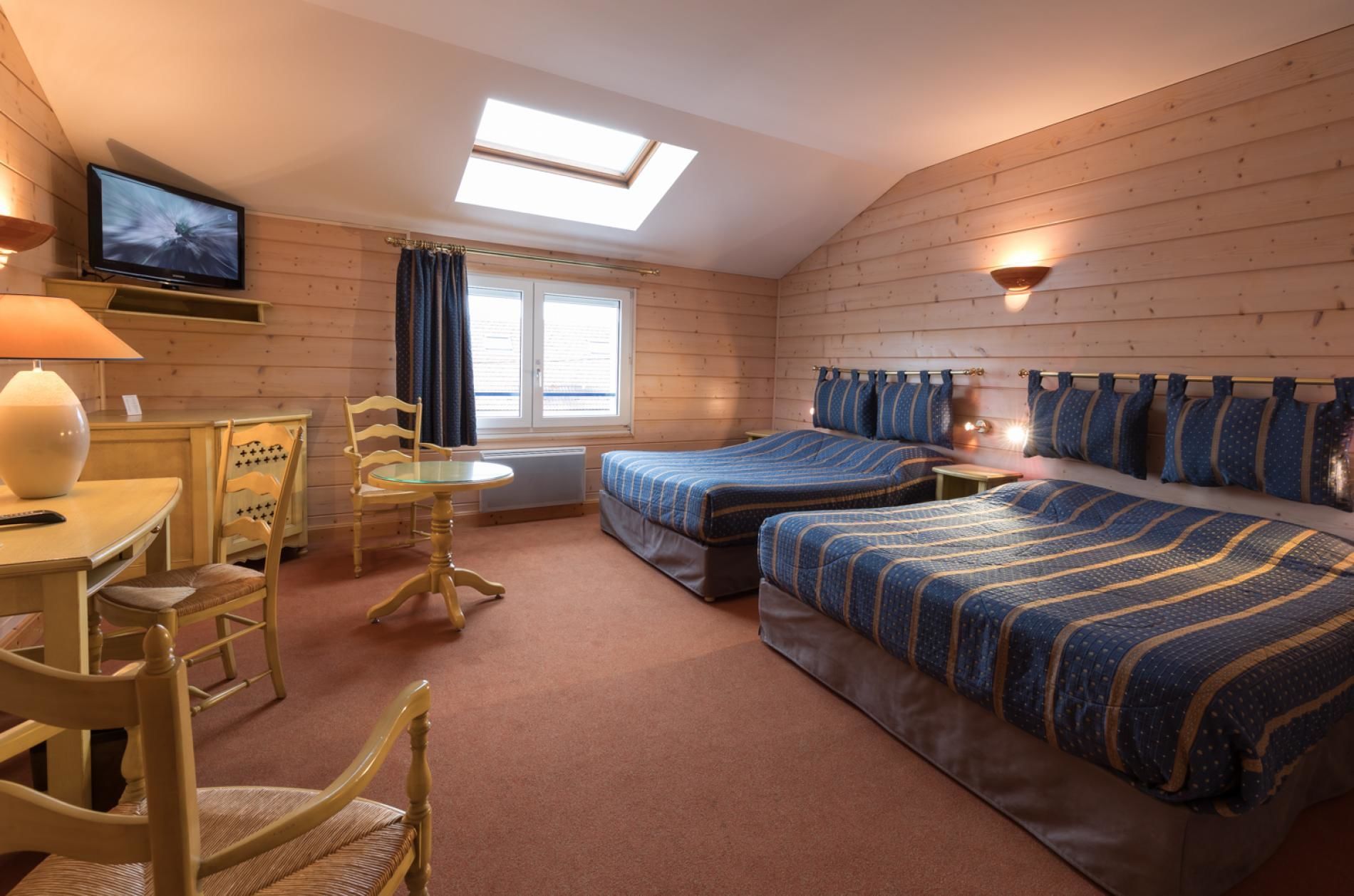 quadruple room | minibar, in-room safe, desk, soundproofing