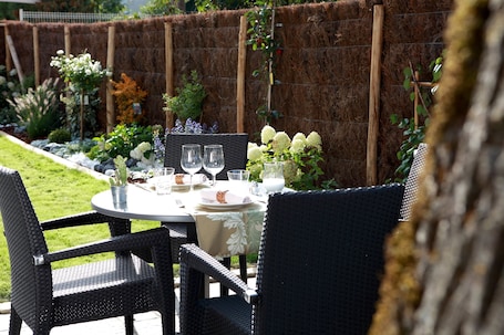 Terraço/pátio. Burnel et la Clé des Champs