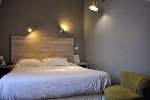 Habitación doble (Standard) | Escritorio, insonorización, wifi gratis y ropa de cama