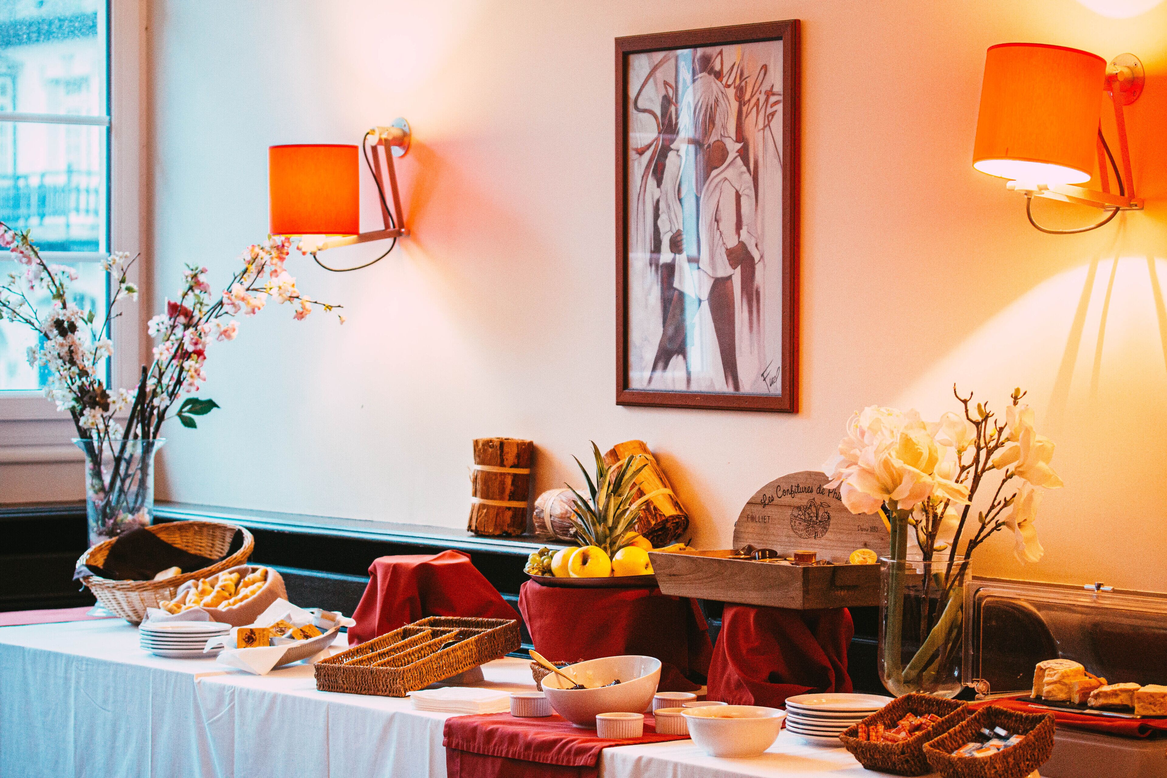 Desayuno continental (EUR 18 por persona) 