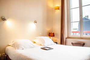 Bureau, chambres insonorisées, Wi-Fi gratuit, draps fournis