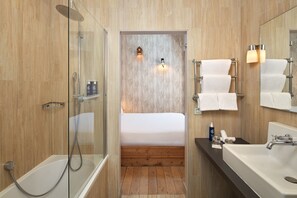 Articles de toilette gratuits, sèche-cheveux, chaussons