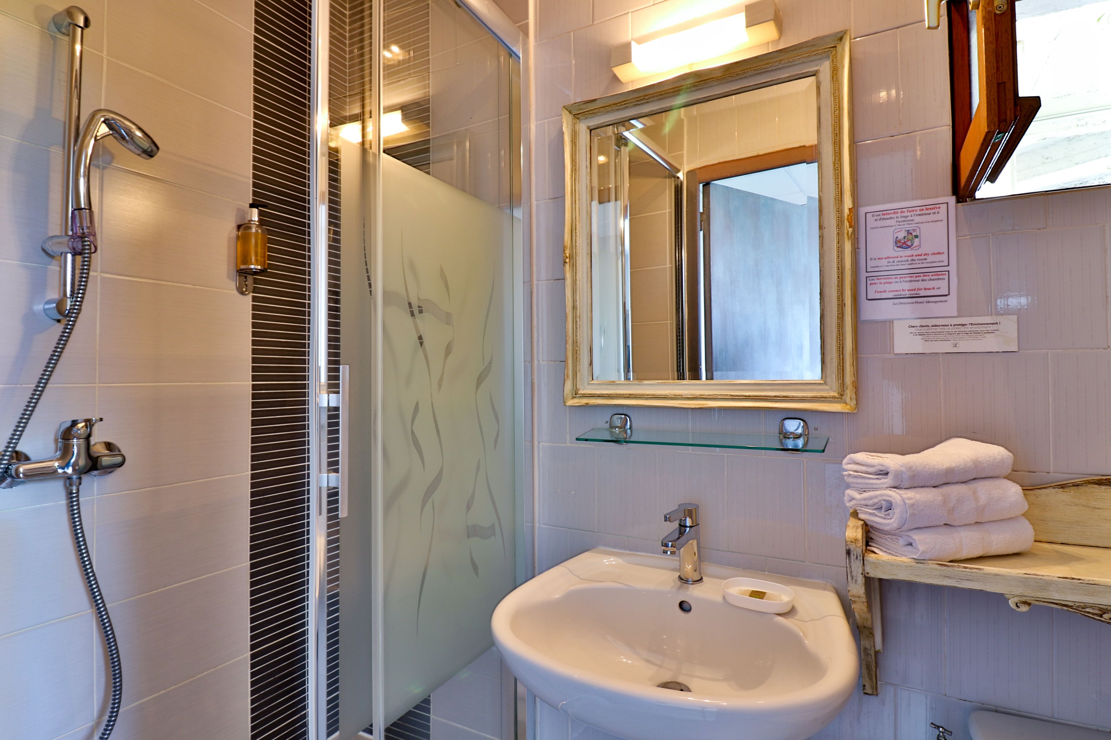 triple room, terrace, city view | bathroom | shower, free toiletries, hair dryer, towels