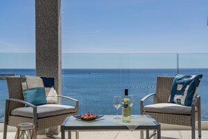 Deluxe Room, Hot Tub, Sea View | Minibar, individually decorated, individually furnished, desk