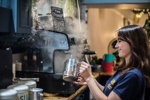 อาหารและเครื่องดื่ม