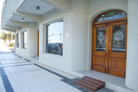 Fachada de la propiedad