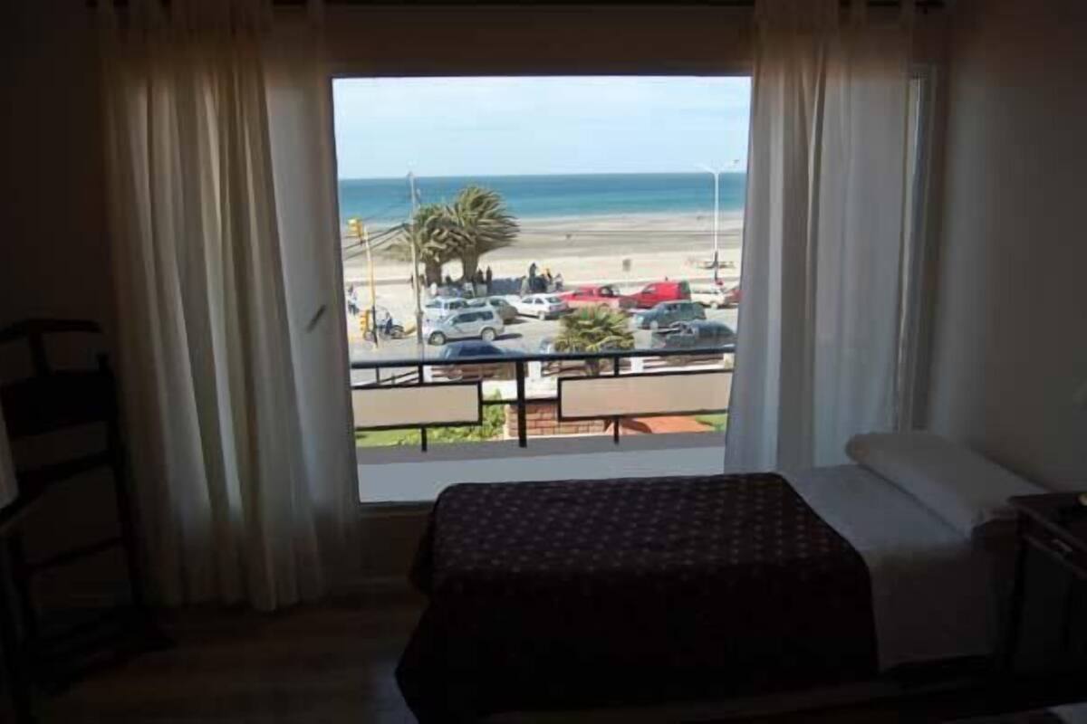 Ropa de cama de alta calidad, escritorio y wifi gratis 