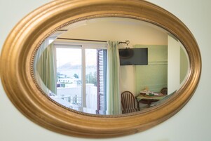 Apartamento Premium (Portha) | Zona de estar | Una Smart TV