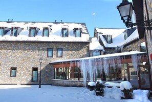 Exterior - Hotel y Apartamentos Vilagaros (Naut Aran)