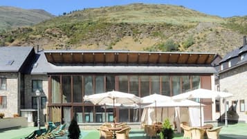 2 restaurantes, café da manhã, culinária regional