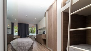 A modern hotel room with a bed, a desk, and a wardrobe. - Do Parque - Viana do Castelo (Viana do Castelo)