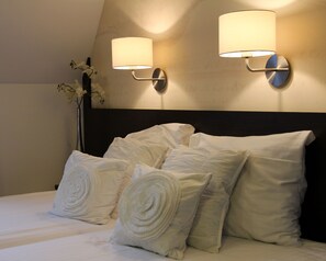 In-room safe, desk, free WiFi, bed sheets - Auberge Vincent (Nuenen)