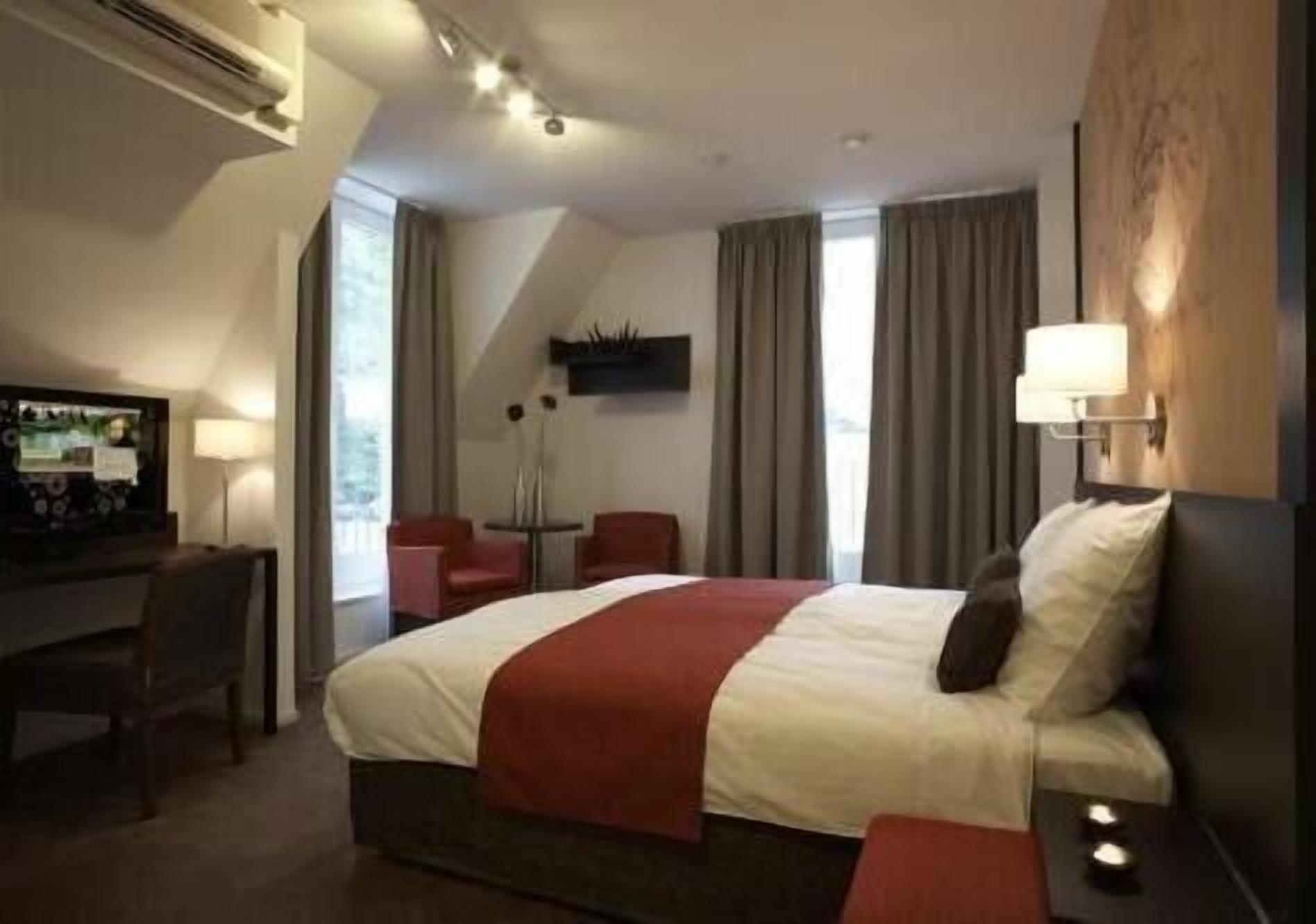 in-room safe, desk, free wifi, bed sheets