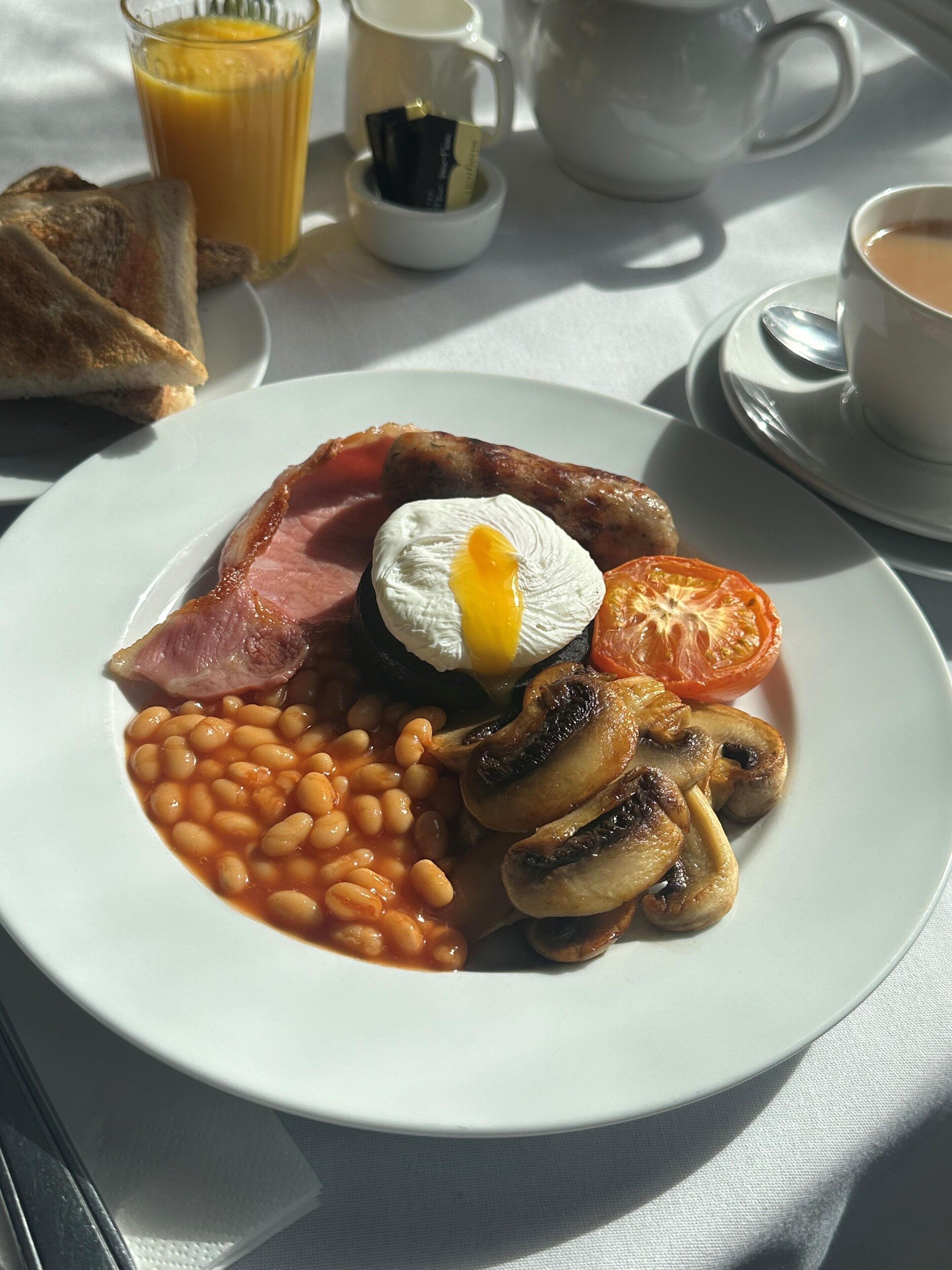 daily full breakfast (gbp 14.95 per person)