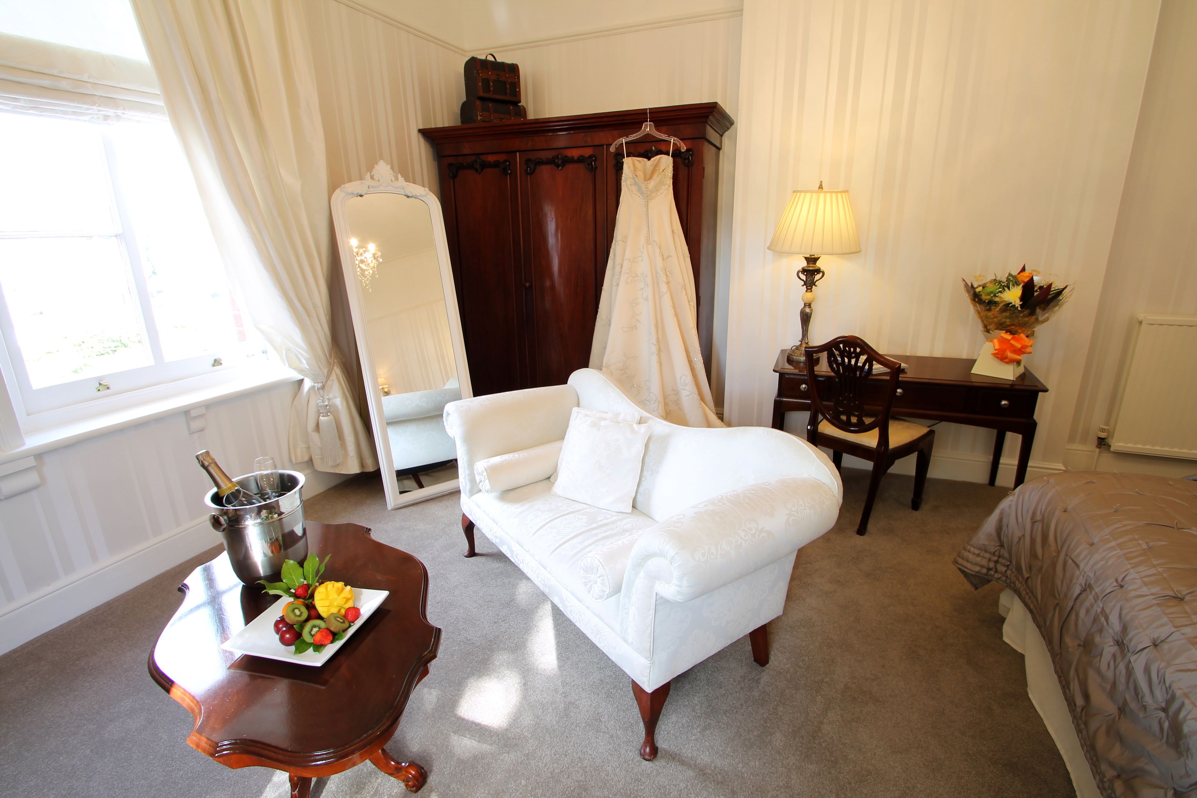 living area | flat-screen tv