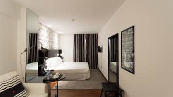 In-room safe, desk, soundproofing, free WiFi