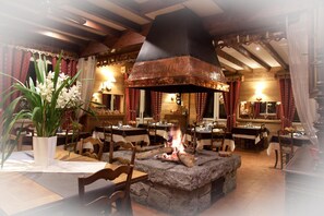 Lunsj og middag serveres, regionale retter