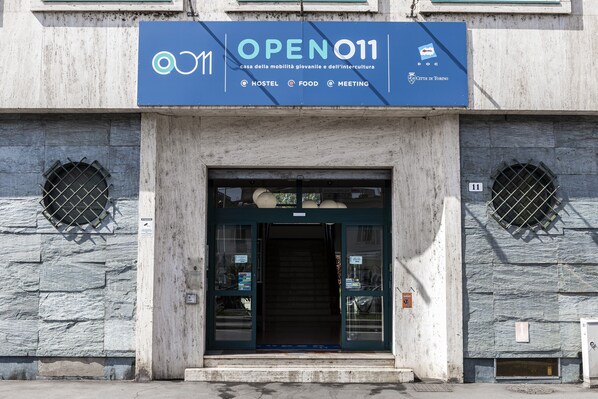 Front of property - Open011 - Hostel (Turin)