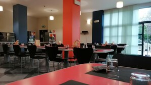 Breakfast, lunch, dinner and brunch served - Open011 - Hostel (Turin)