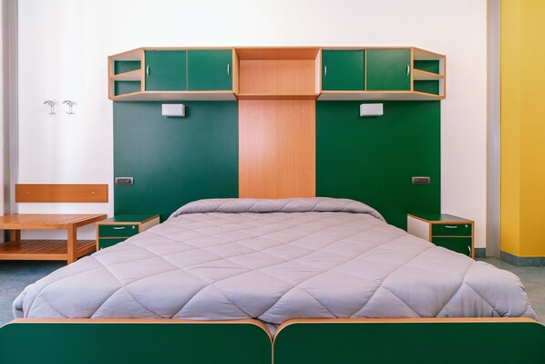 Desk, bed sheets, wheelchair access