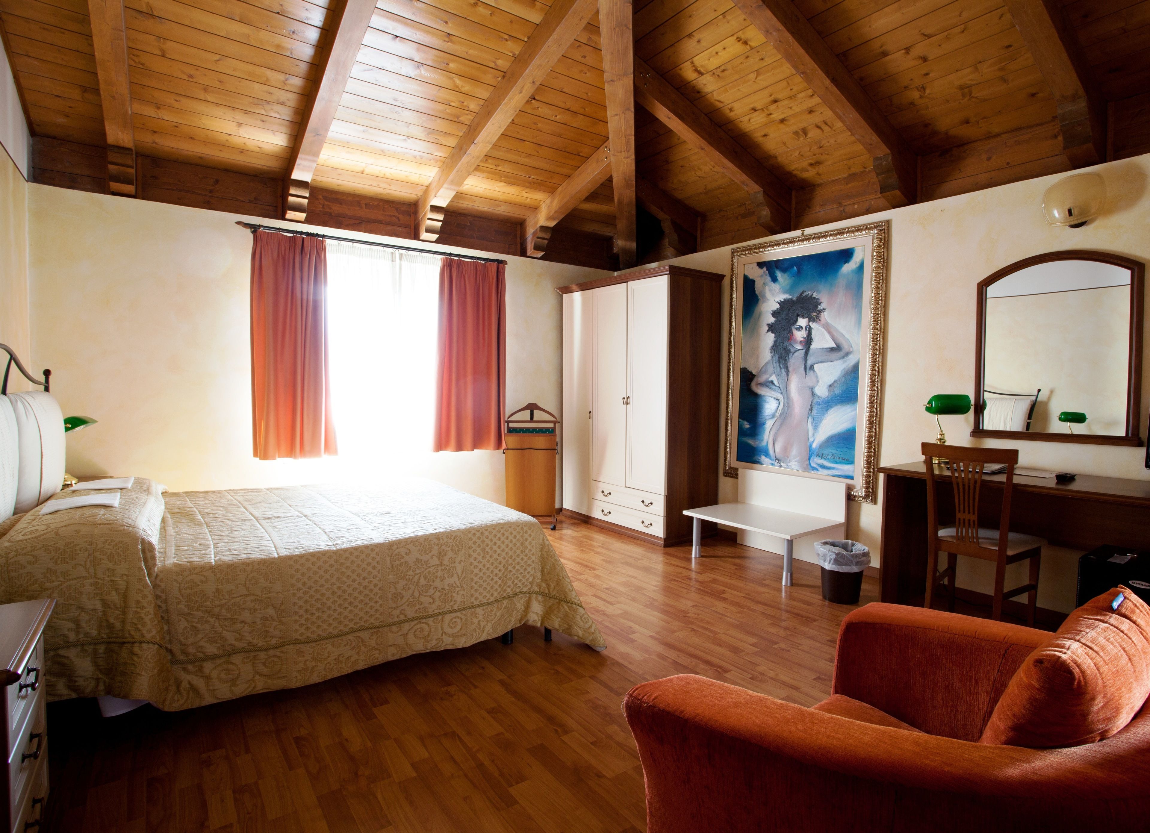 superior double room, 1 double bed | 1 bedroom, hypo-allergenic bedding, minibar, in-room safe