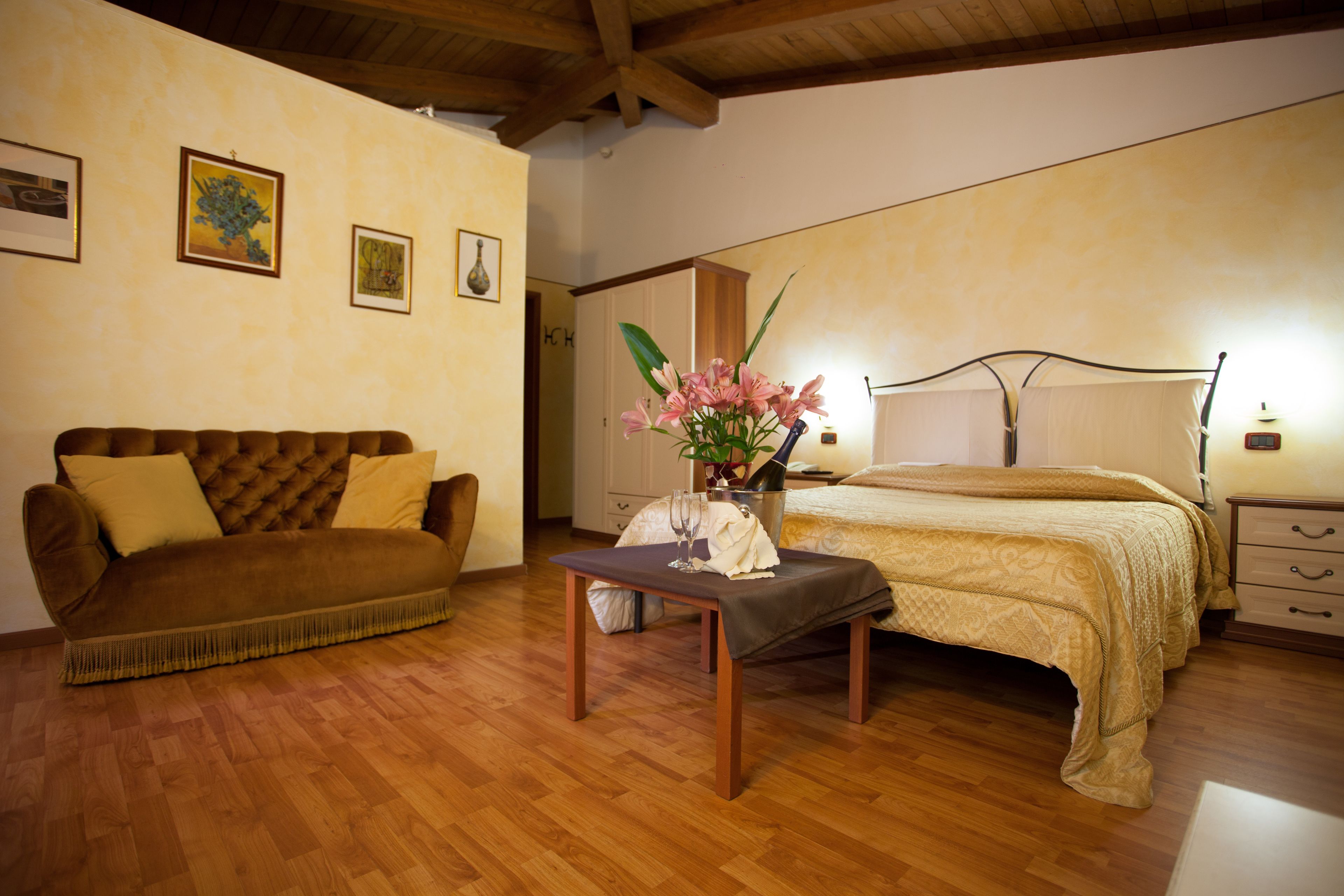 superior double room, 1 double bed | 1 bedroom, hypo-allergenic bedding, minibar, in-room safe