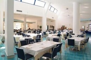 Breakfast, lunch, dinner served; Regional cuisine, pool views