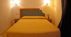 Select Comfort beds, in-room safe, desk, blackout curtains