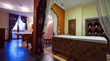 Salas de tratamiento para parejas, sauna y tina de hidromasaje