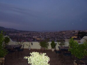 Outdoor dining - Riad Dar Al Safadi (Fes)