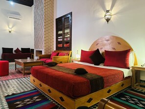 Suite, Ensuite, Pool View (Zitouna) | In-room safe, soundproofing, free WiFi, bed sheets - Riad Zitouna (Fes)