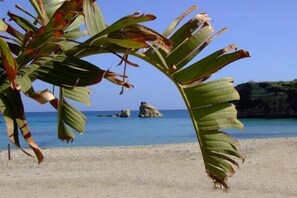 Beach nearby, sun loungers, beach umbrellas - Villa Sunset Bed & Breakfast (Syracuse)