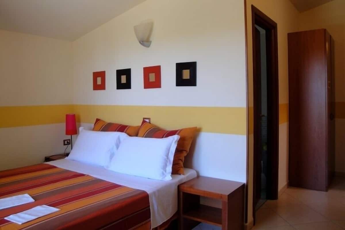 1 habitación, ropa de cama de alta calidad, edredón y minibar