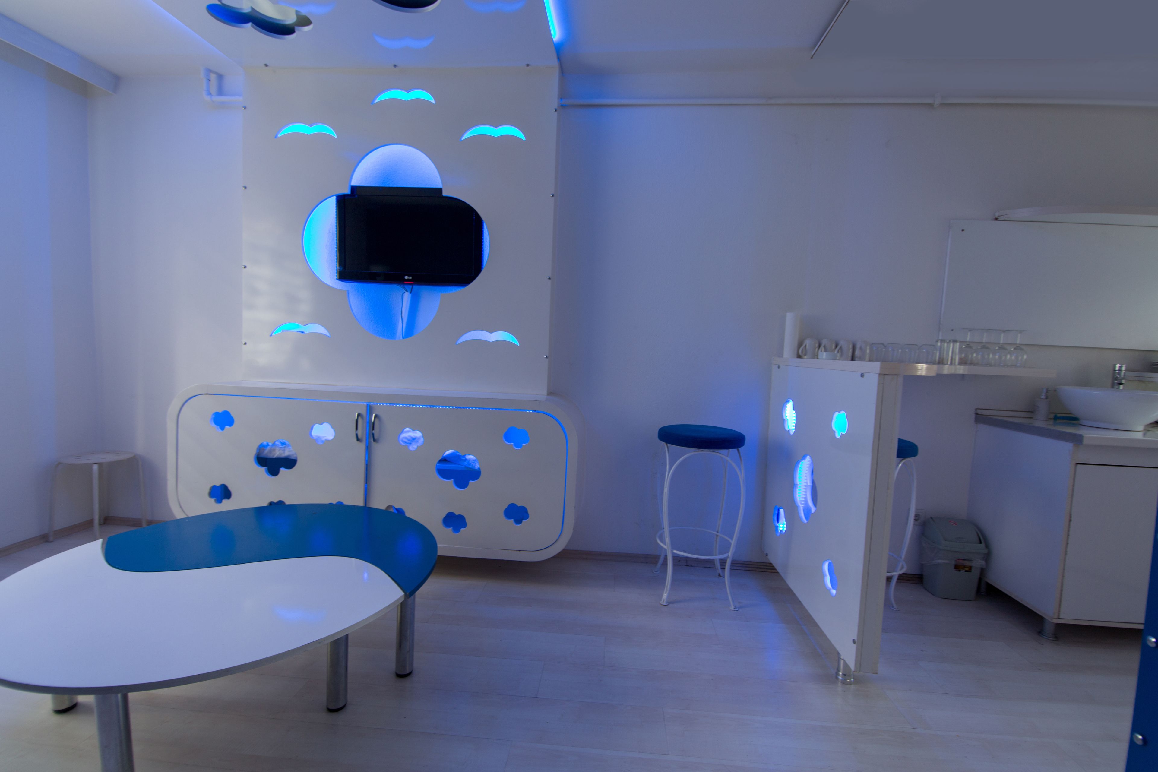 Comfort Duplex, Terrace | Private kitchen | Mini-fridge, stovetop, coffee/tea maker, electric kettle