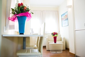 Apartamento estándar, 2 habitaciones | 1 dormitorio, colchones Select Comfort, escritorio