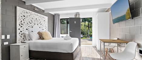 Luxury Boho Suite | 1 bedroom, individually decorated, individually furnished, desk