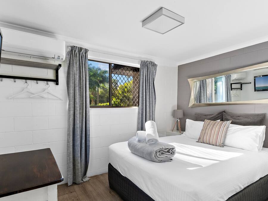 Small 15sq, Queen Room | Living area | 40-inch TV with digital channels